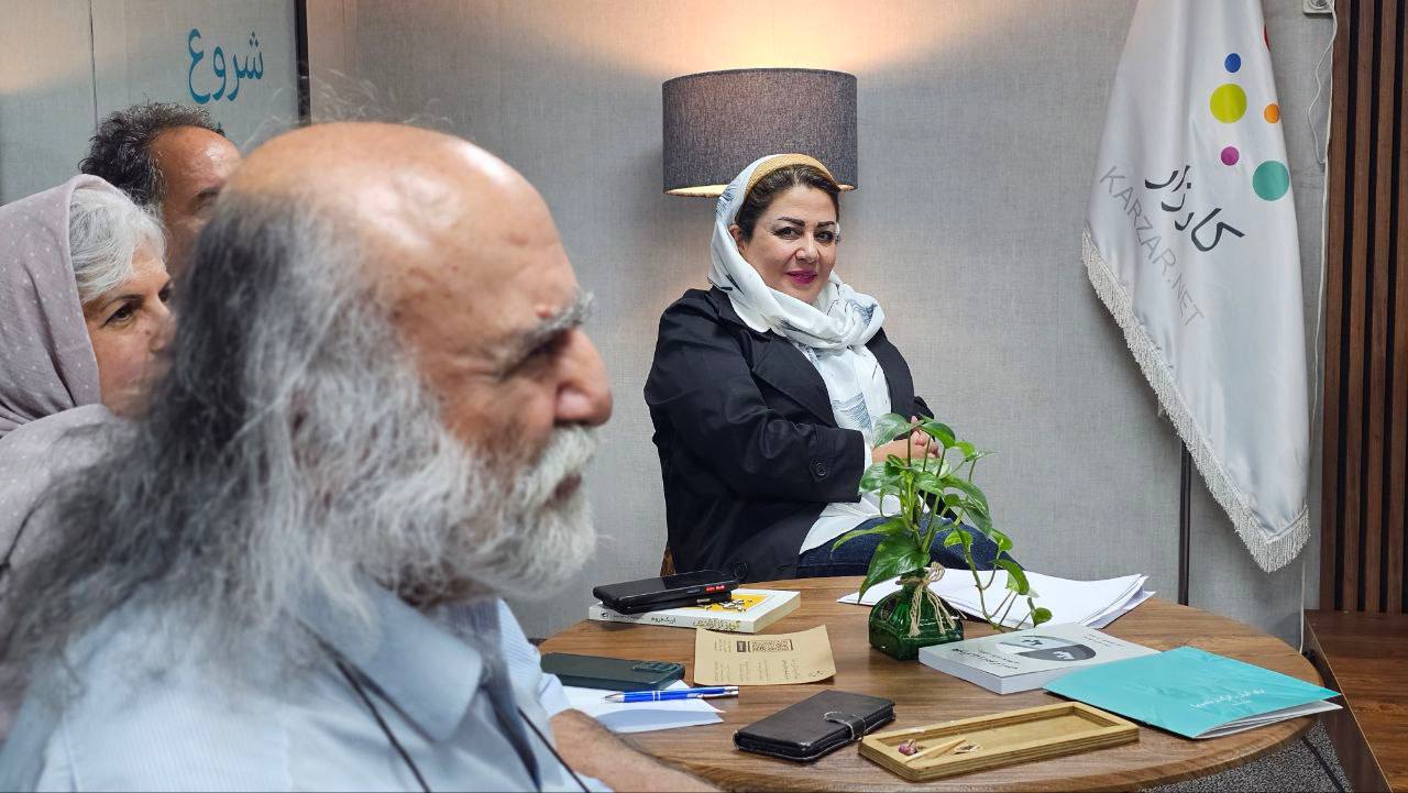 گفتگوها بر پیچیدگی رابطه میان قدرت، مالکیت و دموکراسی متمرکز بود