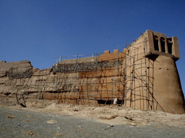 یک گام تا نابودی قلعه تاریخی اشتران