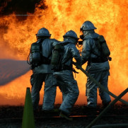 درخواست افزایش حقوق و دستمزد آتش‌نشانان رسمی و پیمانی