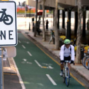 درخواست ملزم کردن شهرداری‎‌ها به ساخت مسیر ایمن و استاندارد برای دوچرخه‌سواری و حمایت از دوچرخه‌سواران