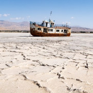 درخواست نظارت و جلو گیری از حفر چاه های غیر مجاز در اطراف دریاچه ارومیه
