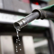 درخواست اعطای سهمیه رایگان بنزین و حامل‌های انرژی به افراد بجای خودرو