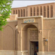 تقاضای بازگشایی و رفع پلمب خانه تاریخی سلامت شریف آباد اردکان