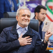 حمایت جمعی از مردم عزیز از دکتر پزشکیان برای کشور عزیزمان ایران