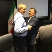 درخواست شفاف‌سازی موضع دکتر پزشکیان درباره ارتباط با عباس آخوندی
