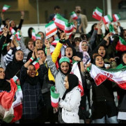 درخواست ورود بانوان به ورزشگاه‌های فوتبال