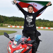 درخواست صدور گواهینامه موتور برای بانوان