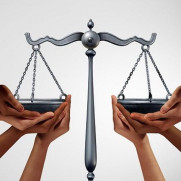 درخواست الزام حضور وکیل در تمامی دعاوی قضایی