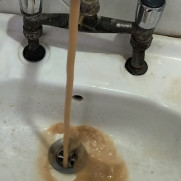 اعتراض به گل‌آلودی و بی‌کیفیتی آب و قطعی آب