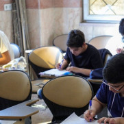 درخواست تاخیر در برگزاری آزمون‌های داخلی و پایان‌ترم دانش آموزان و دانشجویان کشور با توجه به شرایط اینترنت و امنیتی