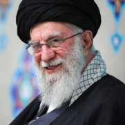 درخواست مردمی تعویق مراسم تشییع رهبر شهید